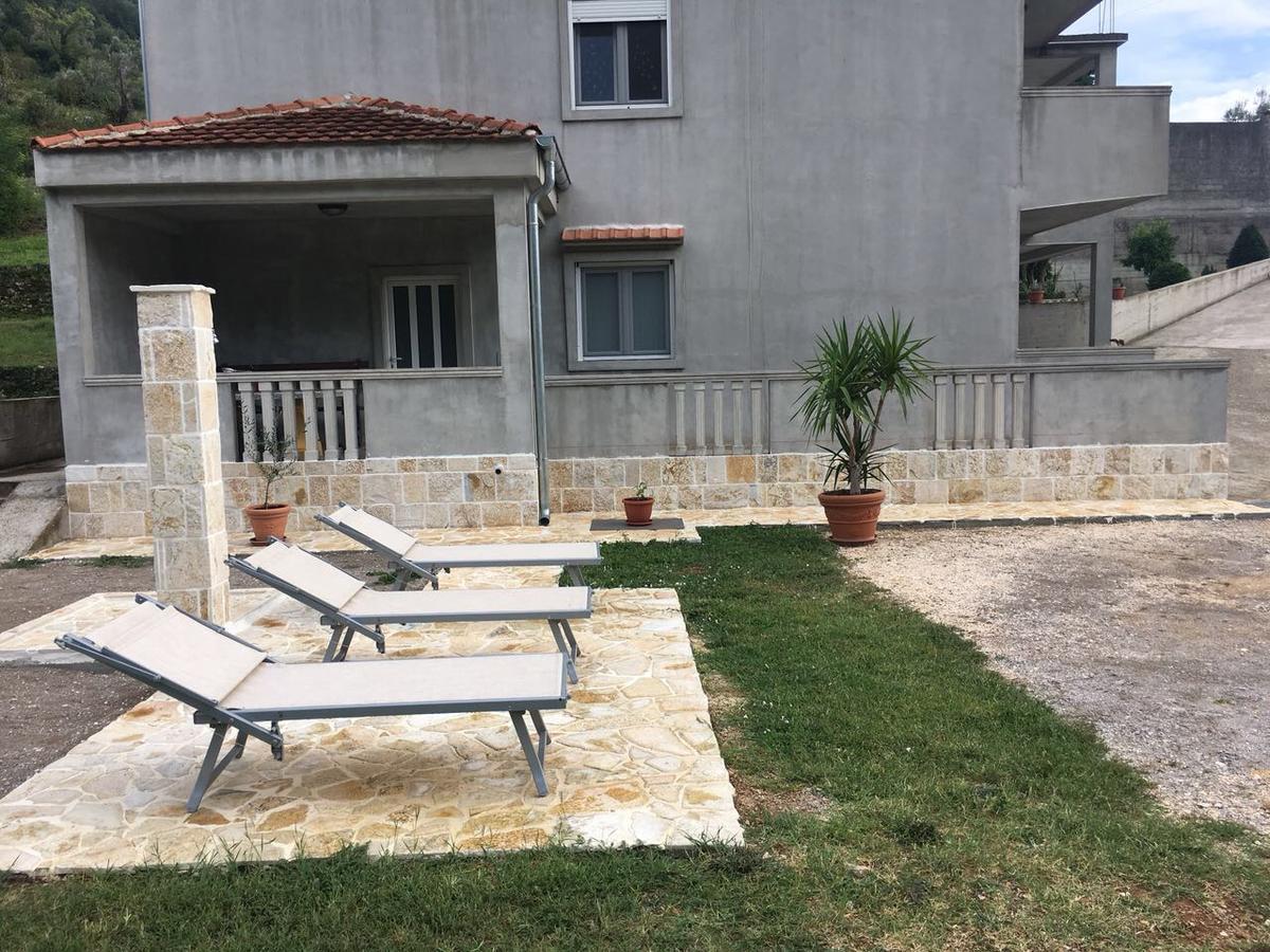 Apartment Elena Tivat Buitenkant foto