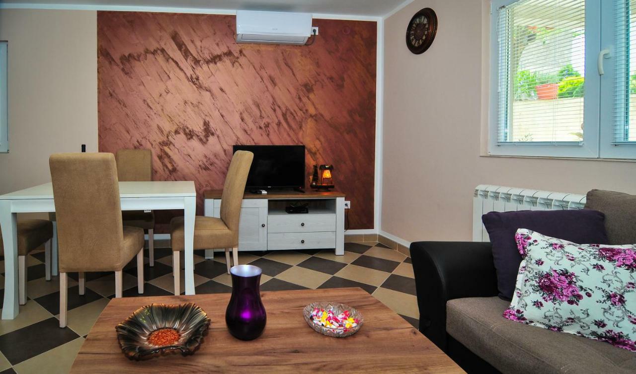 Apartment Elena Tivat Buitenkant foto